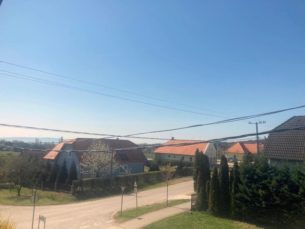 Karádi apartman Zánka Exterior foto